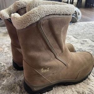 Like New Sorel Waterproof Shearling Winter Boots - Women’s Size 10